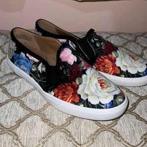 Halogen Floral Black Sneaker size 8.5